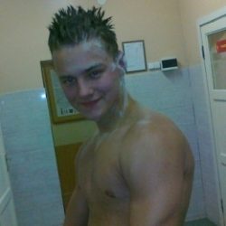 Молодой красивый парень ищет девушку для свободных интимных отношений в Владимире Молодой красивый парень ищет девушку для свободных интимных отношений в Владимире