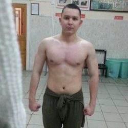 Два молодых человека ищут компанию из двух девушек Два молодых человека ищут компанию из двух девушек