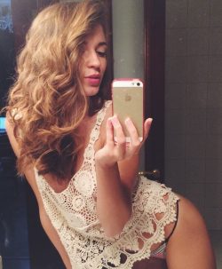 Женщина из Москвы встретится с мужчиной или парой М-М для секса Женщина из Москвы встретится с мужчиной или парой М-М для секса